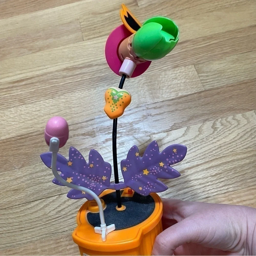 Vintage Takara Rock N Flowers Electronic Dancing Moving Flower Noise Activated